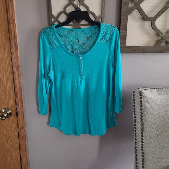 137 Blue Scoop Neck 3/4 Sleeve Buttoned Blouse - Picture 1 of 5